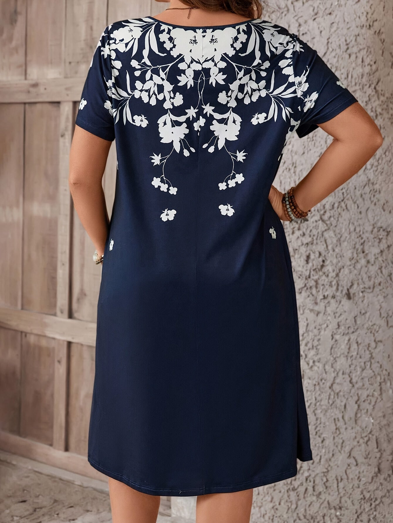 Floral print dress with pockets, short sleeve crew neck for spring & summer, plus size women's clothing