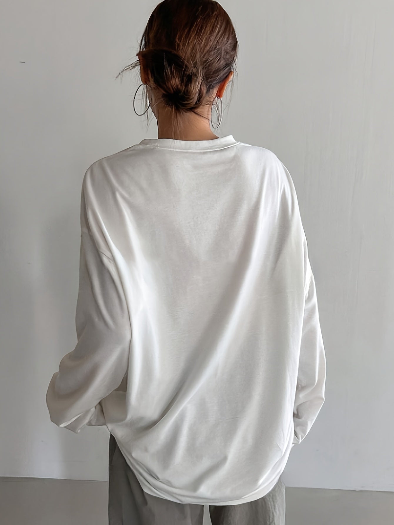 Women's casual crew neck long sleeve t-shirt in white, made of 62% polyester, 34% viscose, and 4% elastane. Regular fit with medium stretch, suitable for fall/winter fashion.