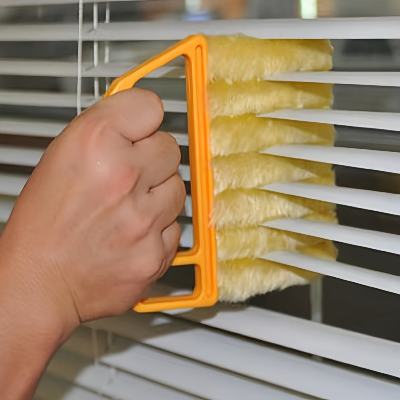 One-piece Multi-Functional Blind Cleaning Brush - Perfect for Dusting Air Conditioner Fans, Curtains, and Windows in Bedroom, Kitchen, Living Room, and Outdoors. No Electricity Required, Made of Plastic for Easy Dust Removal.