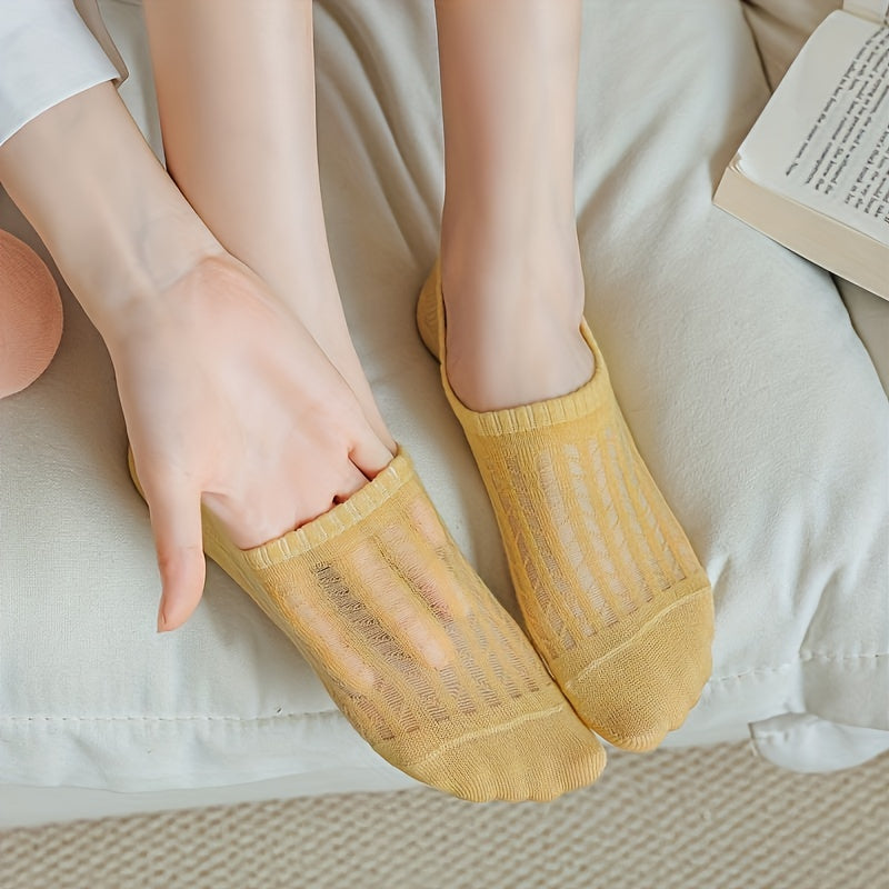 6 pairs of breathable and lightweight no-show ankle socks for women.