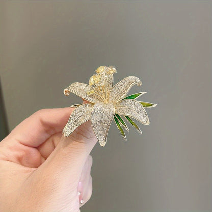 Elegant and Simple Style Luxury Lily Flower Brooch with Full Diamonds, Made of High Quality Alloy Material, Versatile Lapel Pin for Women's Fashion Accessories