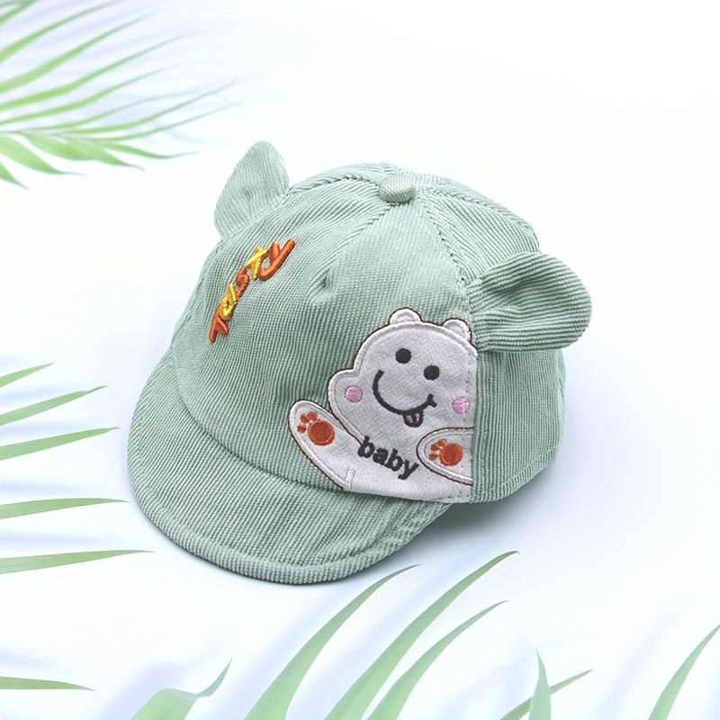 Kid's bear baseball cap in green with animal patch, made of lightweight stretchable polyester for all-season sun protection.