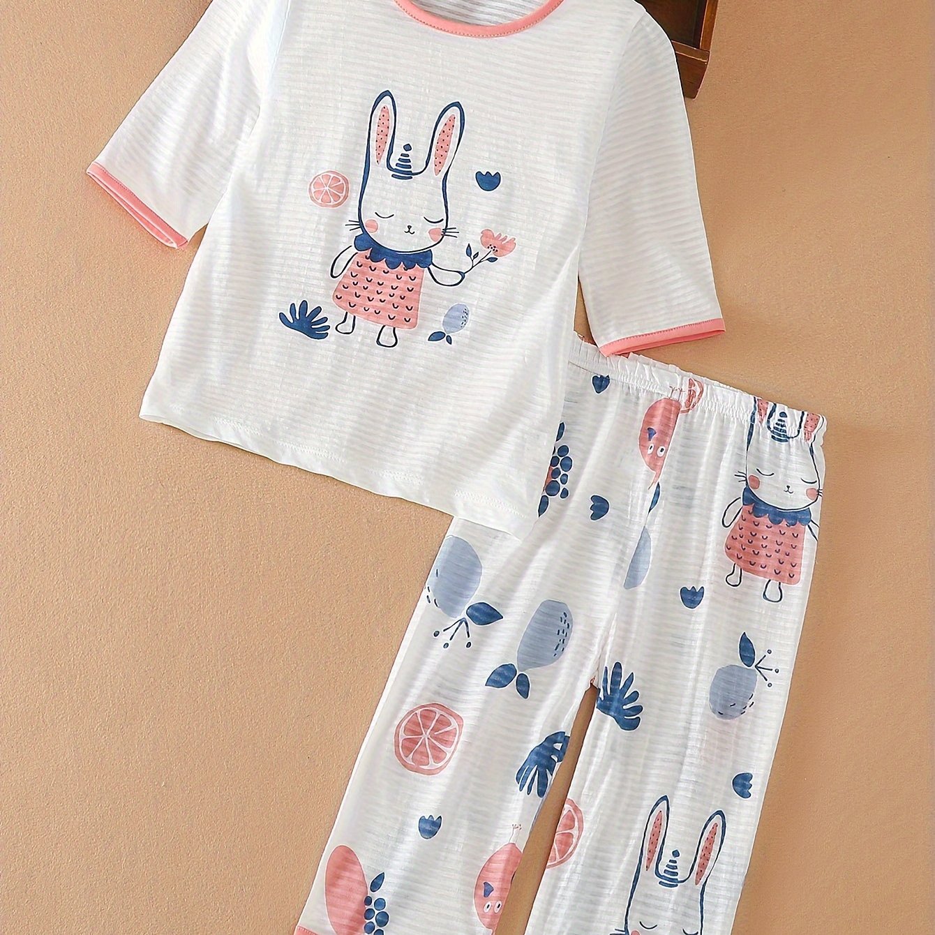 Set of 2 printed cotton pajama sets for girls, suitable for babies and older children. Cozy and cute princess-style loungewear with a slight stretch and air-conditioned fabric.