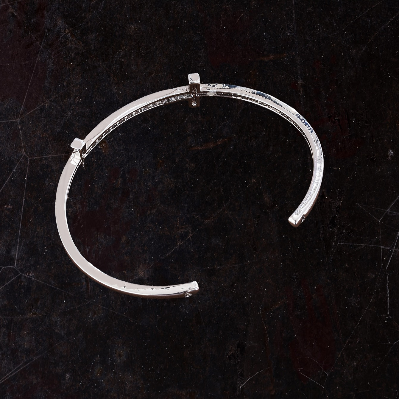 This trendy Korean-designed bracelet exudes luxury with its subtle inlaid synthetic zirconia stones, making it ideal for those who appreciate distinctive fashion accessories.