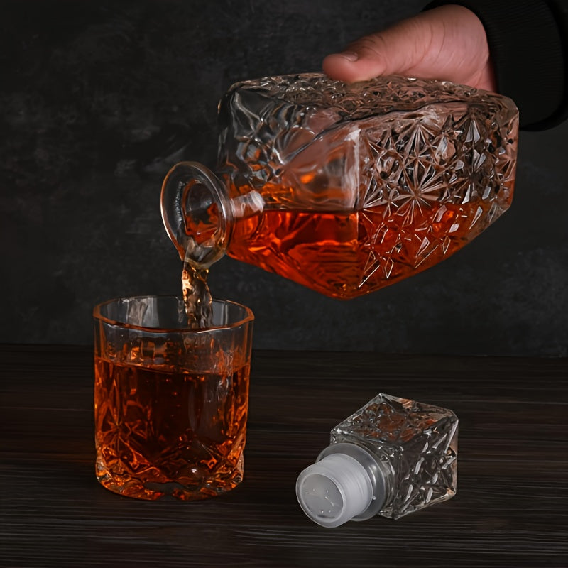 Elegant 800ML glass decanter for whiskey, cocktails, and liqueurs, perfect for bar, restaurant, party, or gatherings without the need for electricity.