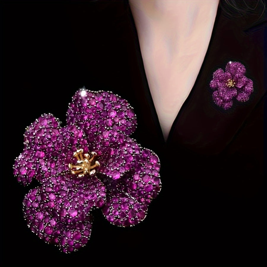 Elegant and luxurious court-style flower brooch adorned with sparkling rhinestones, featuring a realistic design. This sophisticated fashion accessory is the perfect Christmas gift.