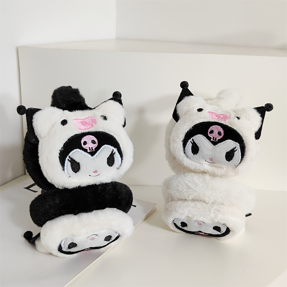 [Officially approved] 1pc Sanrio Kuromi Plush Earmuffs in Autumn and Winter Cartoon Style, Featuring Cute Ear Protection for Cold and Warmth. Colors will be Randomly Selected for Shipping.