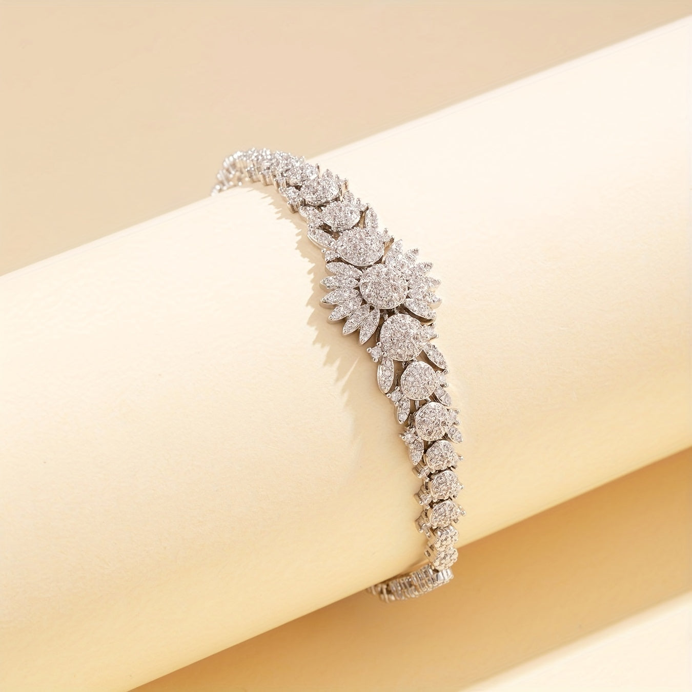 Elegant and opulent, this Indian-inspired high-end bracelet features a stunning crab-shaped design with full-drill detailing in your choice of golden or silvery tones. Perfect for pairing with evening gowns, attending banquets, weddings, parties