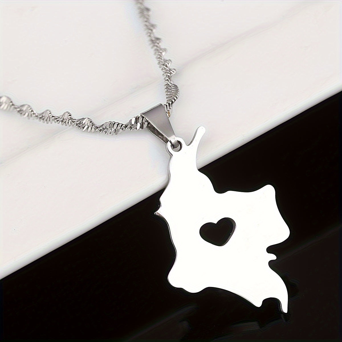 Stylish Colombia Pendant Necklace in Stainless Steel - Shiny Silver Coating, Ideal for Everyday Wear and Special Occasions