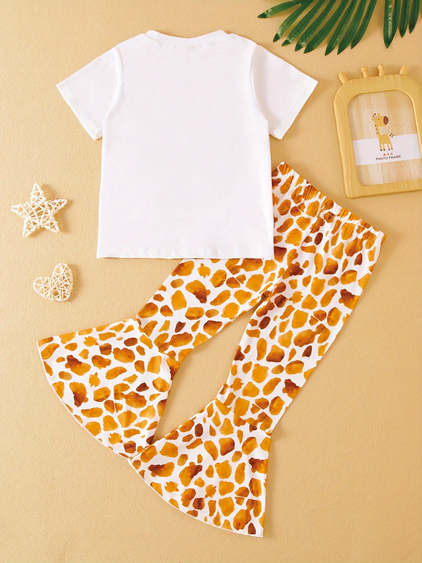 Stylish 3D giraffe graphic T-shirt and pants set for outdoor activities