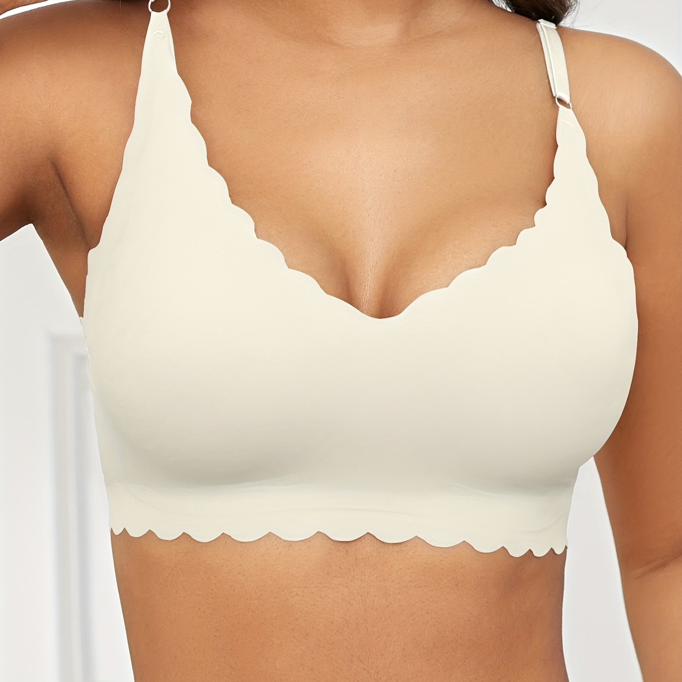 Seamless wireless bra for plus-size women with high elasticity and removable padding, in v-neck solid color.