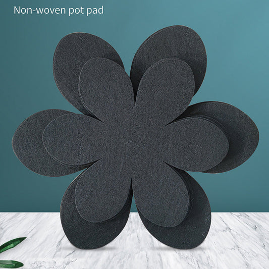 Set of 4 black petal-shaped pan pads made of non-woven, non-stick material. These pads are non-slip, anti-scalding, and provide heat insulation. They are easy to clean and made of multi-ply felt cloth.