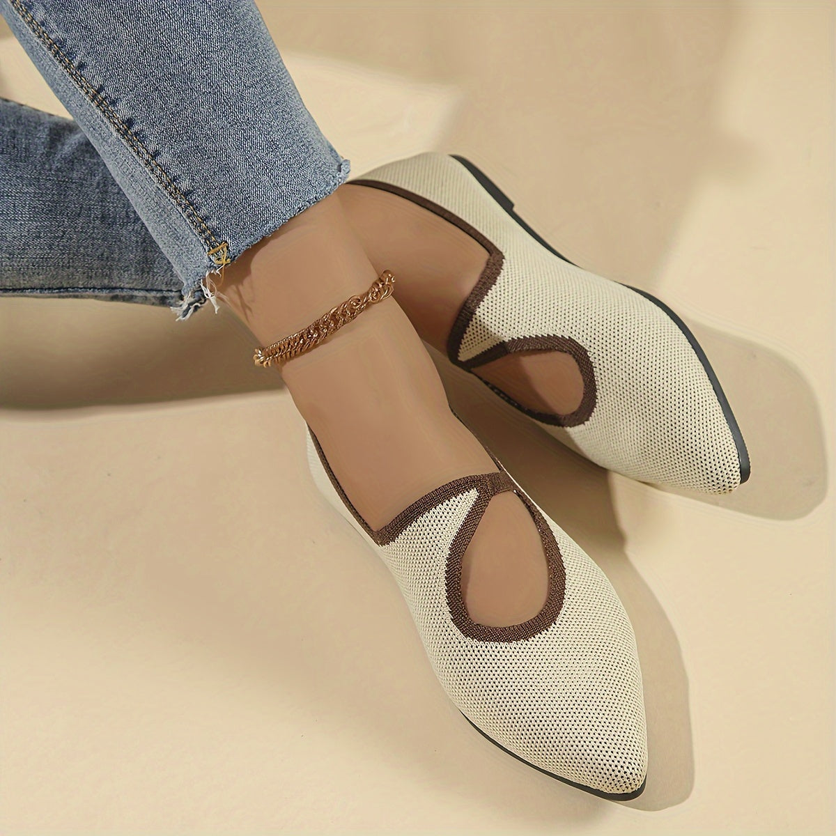 Stylish slip-on flats for women with breathable, comfortable pointed toe and soft sole suitable for all seasons.