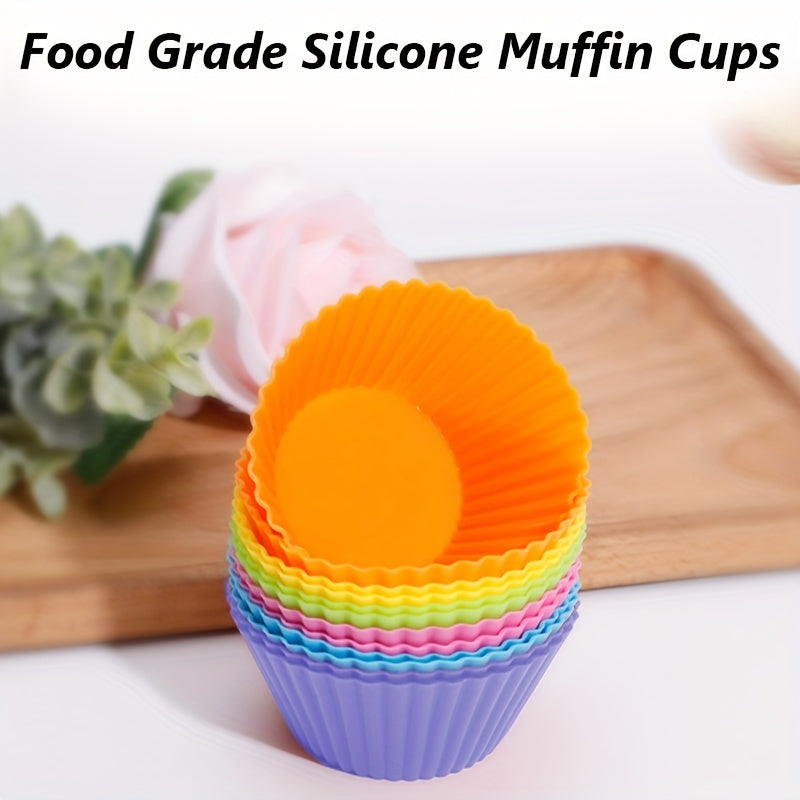 Get a set of 12 silicone muffin cups in teal, green, and pink, measuring 7.01cm each. These reusable, food-grade high-temperature baking liners are perfect for cupcakes and cakes, ideal for use in both the oven and air fryer. A must-have in any kitchen