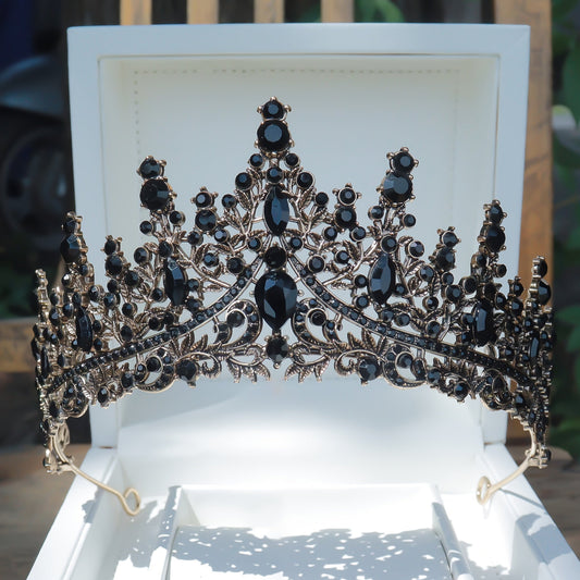 Vintage-inspired Bridal Crown made of Zinc Alloy, Hand Wash recommended - Ideal for Weddings and Birthday Celebrations