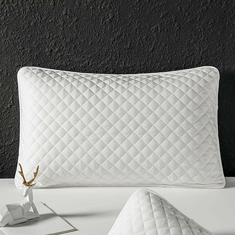 Protective pillowcase made of quilted microfiber with a 100% polyester liner. Features an envelope closure and is machine washable. Resistant to oil and stains, woven from high-quality fabric with a weight of 300-350 gsm. Solid color design.