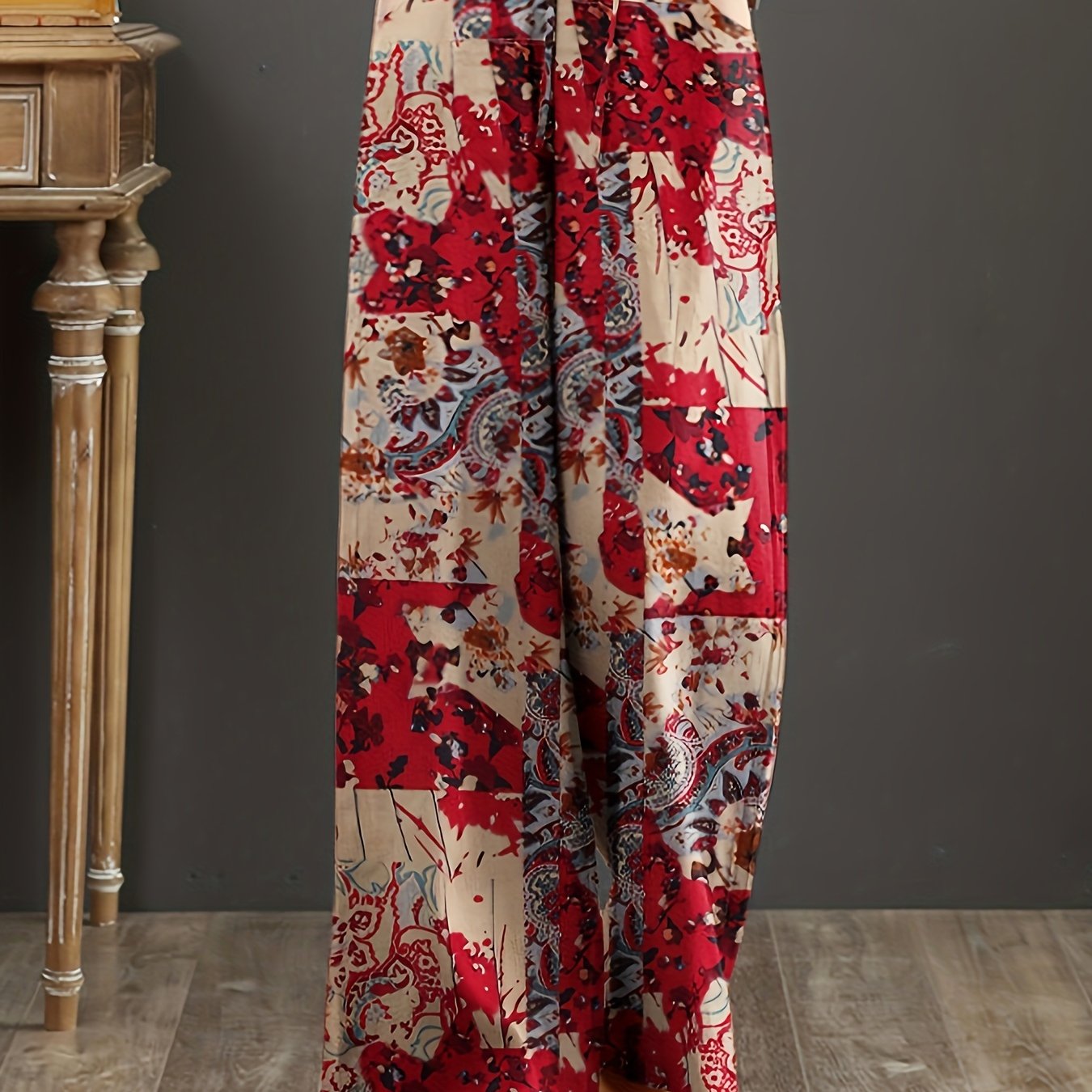 Floral cotton wide-leg pants with elastic waist, lace-up detail, and loose fit. Perfect for casual weekends and year-round comfort. Made with woven fabric for adults.