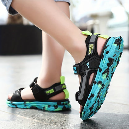 Trendy camouflage platform sandals for boys: lightweight, non-slip soles for spring and summer.