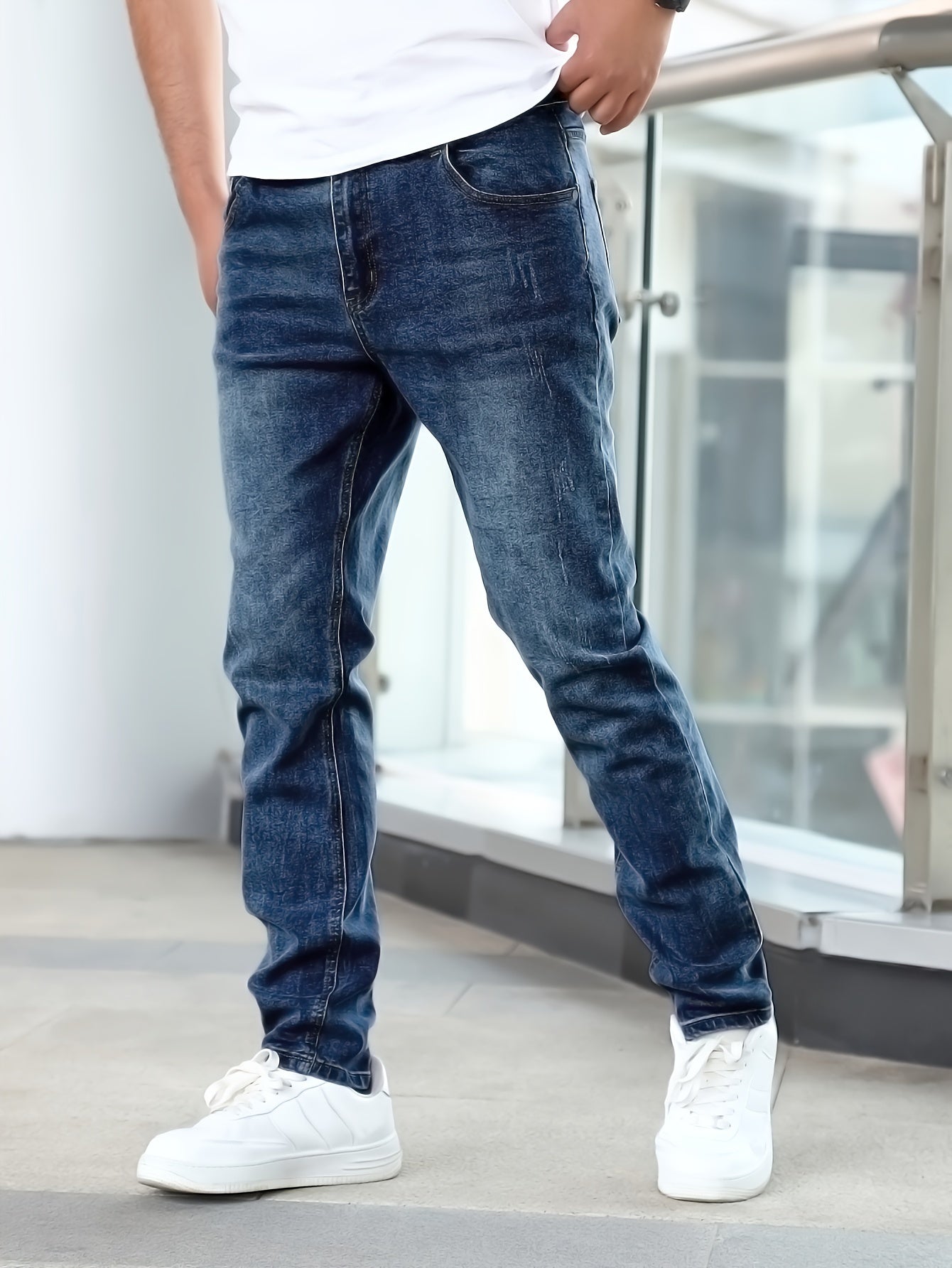 Casual medium stretch denim jeans for men, classic design