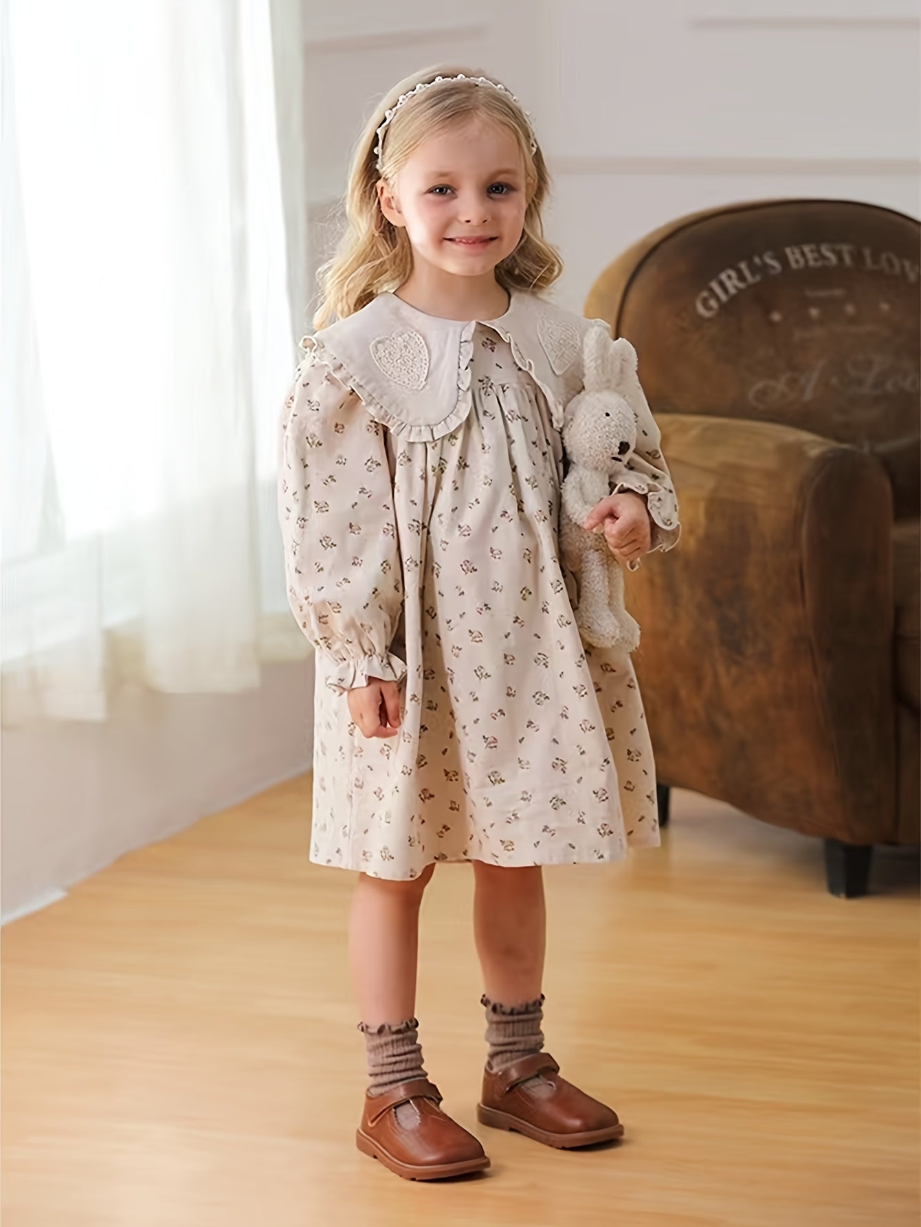 Girls' knee-length dress with lace trim and ruffle hem