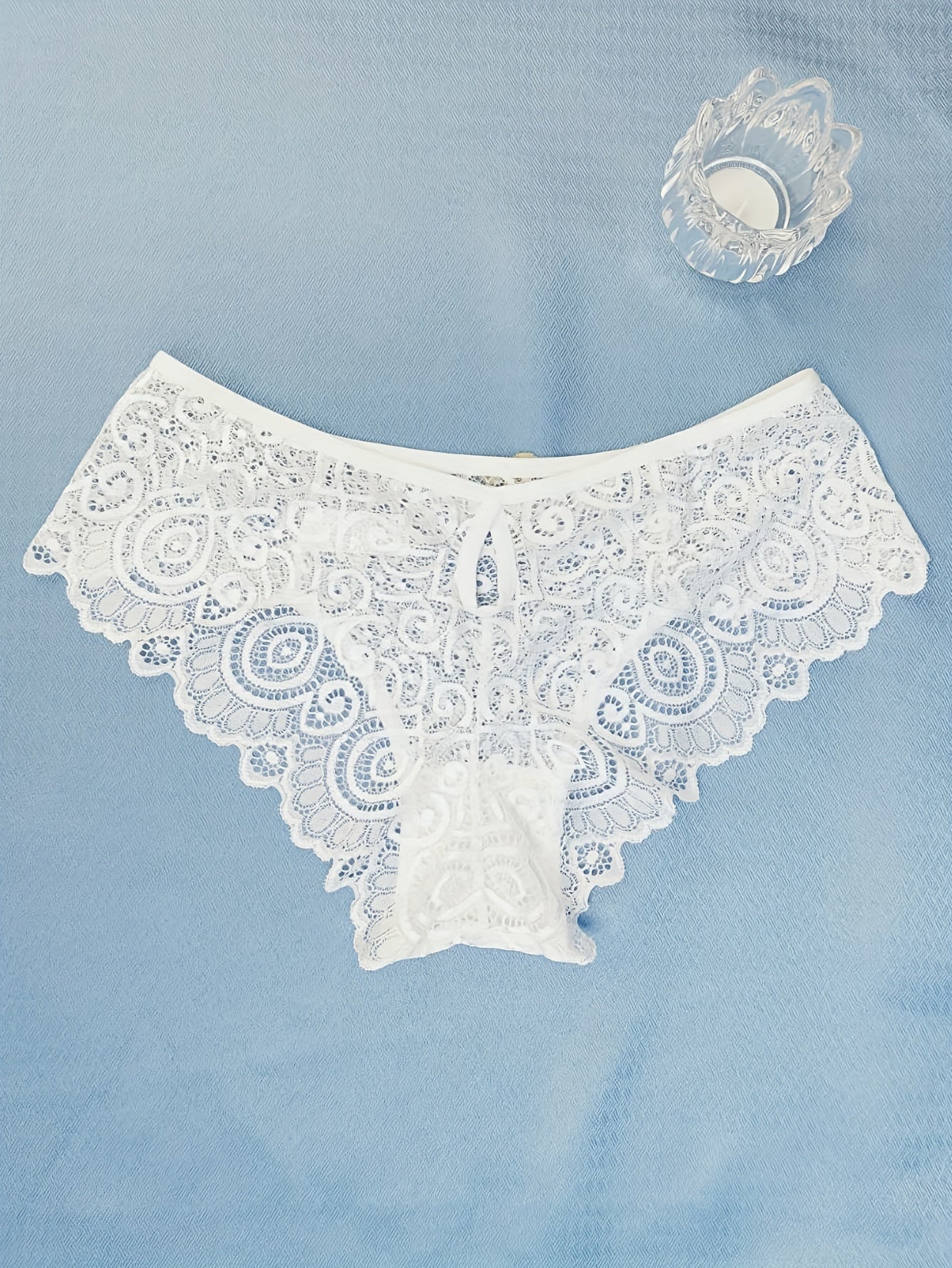 Women's low waist panties made of floral lace with cut outs, breathable and semi-sheer.