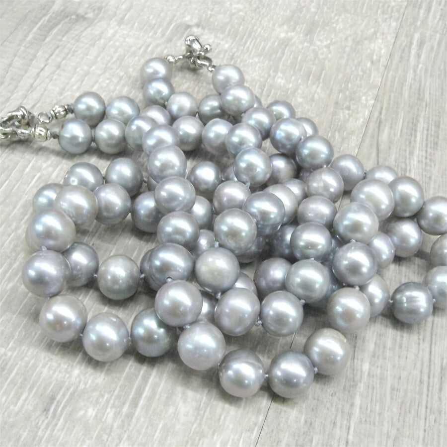 This MYSOYA natural freshwater pearl necklace is handmade with care and features 100% silvery gray pearls. The vintage elegant style and 10-12mm pearls make it a versatile piece of unisex jewelry. It comes in a beautiful gift box, making it the perfect