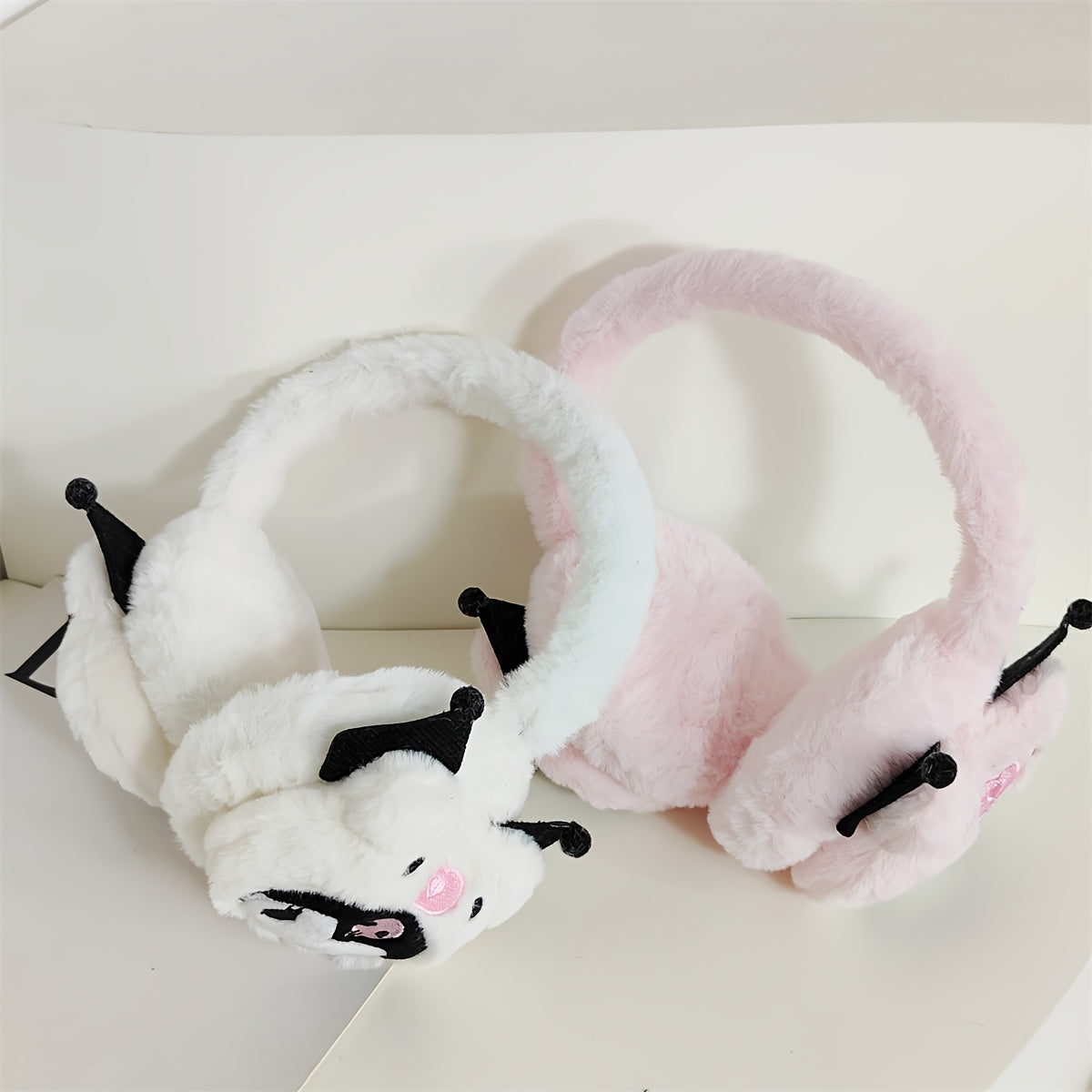 [Officially approved] 1pc Sanrio Kuromi Plush Earmuffs in Autumn and Winter Cartoon Style, Featuring Cute Ear Protection for Cold and Warmth. Colors will be Randomly Selected for Shipping.