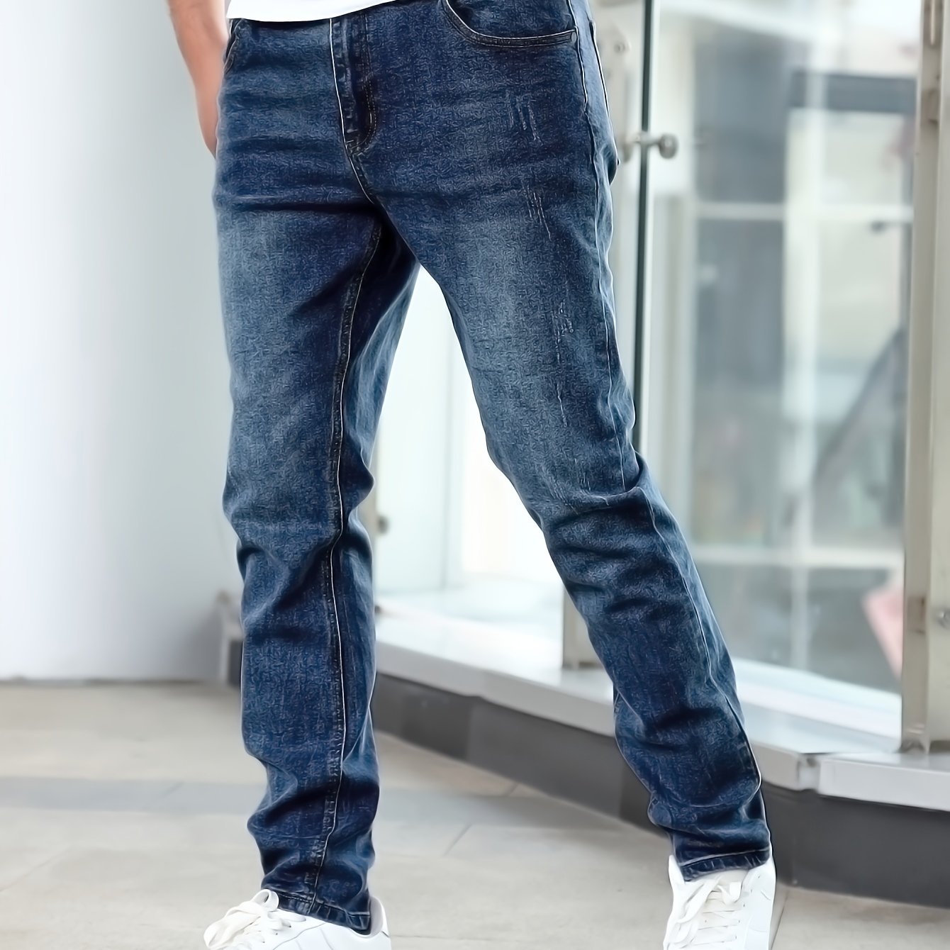 Casual medium stretch denim jeans for men, classic design