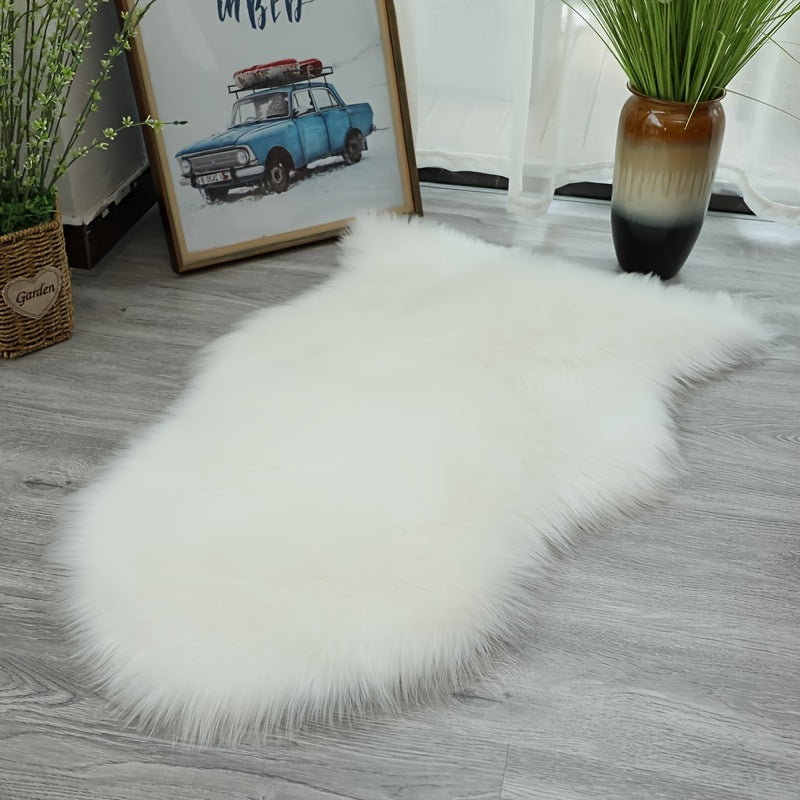 Made from soft polyester fiber, this washable and fluffy carpet resembles a rug, ideal for luxurious living rooms and bedrooms. It is perfect for both chair cushions and sofa pillows.