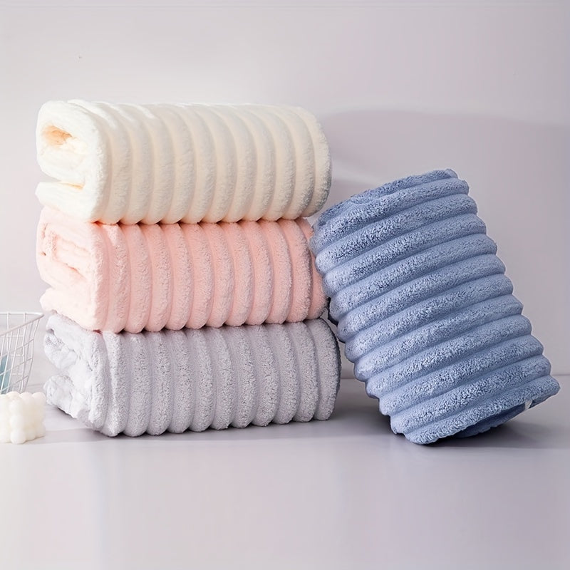 6 luxurious and absorbent shower towels that are lint-free, fade-resistant, and perfect for both men and women. Ideal for daily use in the bathroom and at home.