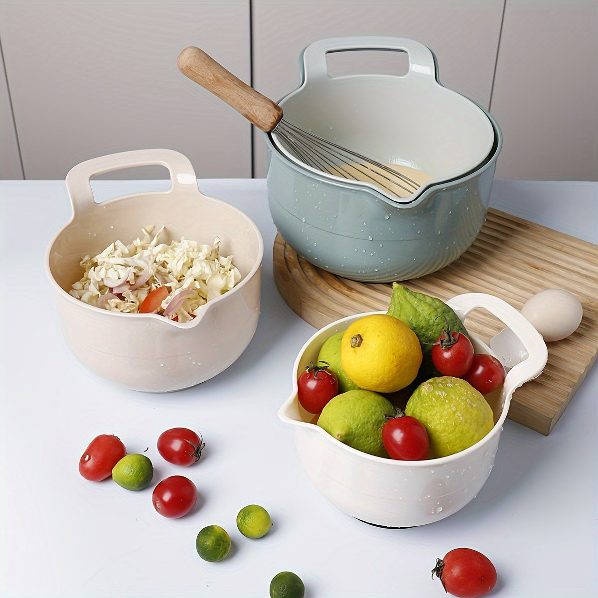 Set of 4 Plastic Mixing Bowls including Non-Slip Salad Bowl, Baking Prep Bowls, Multi-purpose Rinse Bowls. Kitchen Essentials in Various Sizes (1.1L/1.5L/2L/2.5L) that are Easy To Clean.