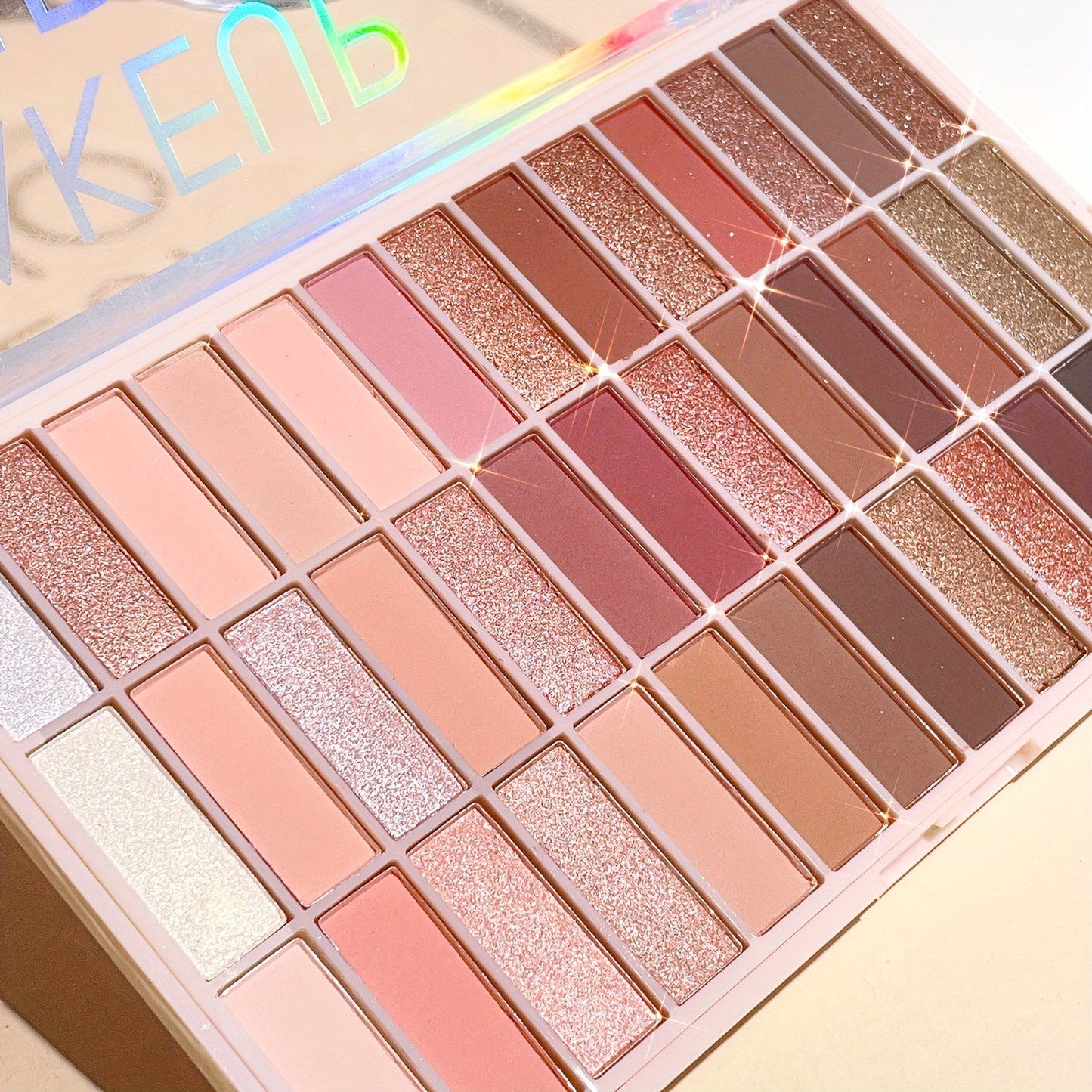 39-color Matte and Shimmering Eyeshadow Palette, Waterproof and Sweat-proof, Daily Versatile Palette.