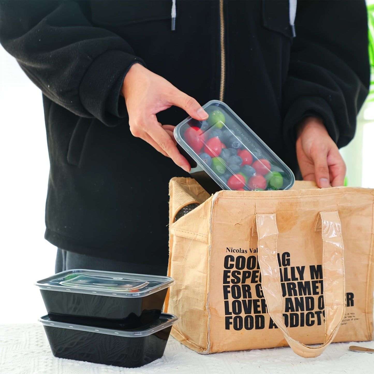 10, 30, or 50 pieces of 26oz plastic black boxes with lids. These rectangular food storage containers come with covers and are BPA free. They are stackable and leakproof bento boxes, safe to use in the microwave. Perfect kitchen gadgets and accessories