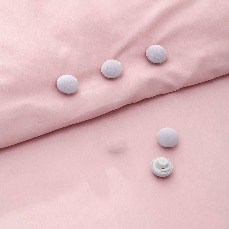 4 pieces of duvet clips designed to keep comforters and bed sheets in place. These mushroom-shaped quilt holders are non-slip and perfect for securing quilt covers and blankets. Say goodbye to your bedding slipping or shifting with these home bed sheet