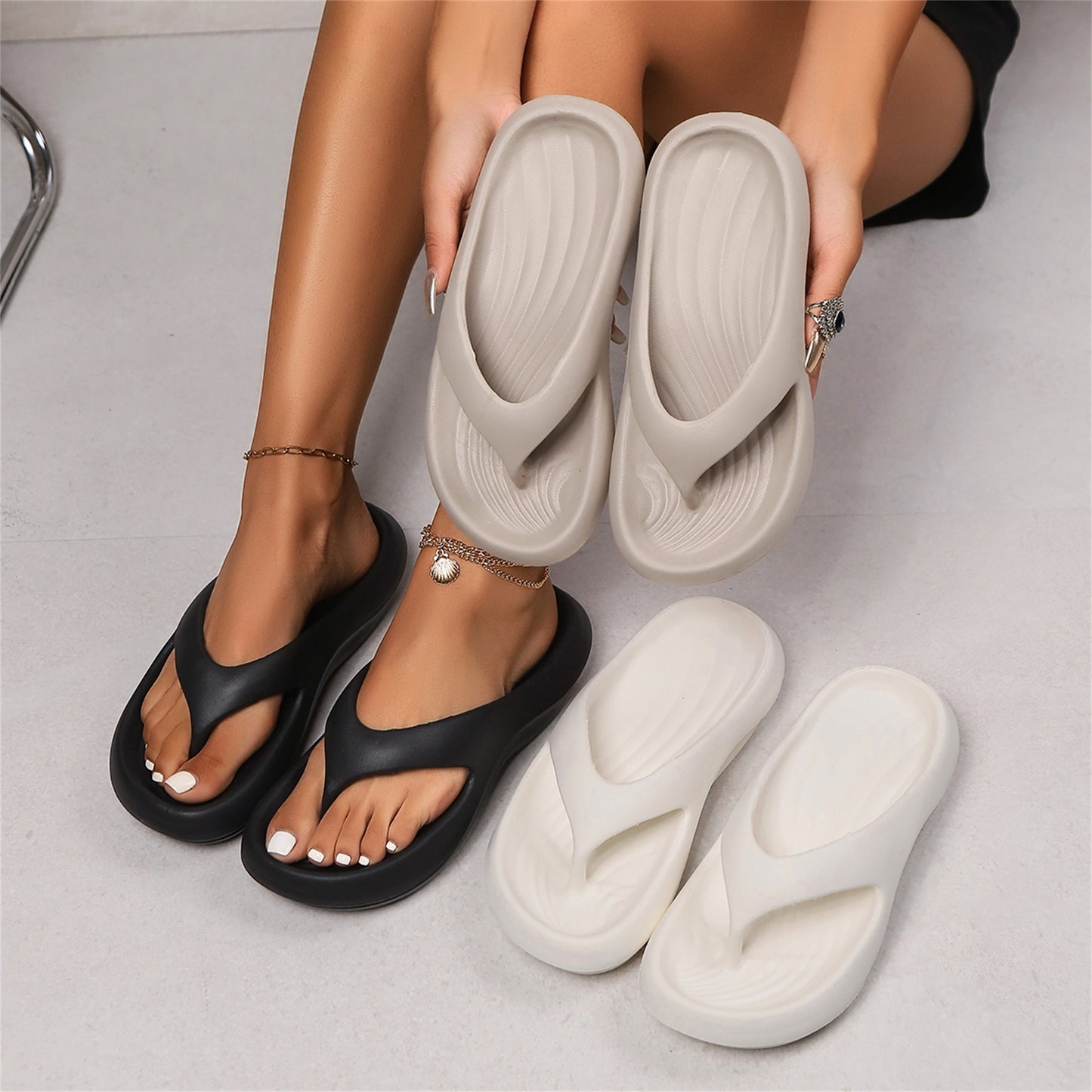 Women's stylish, solid color EVA flip-flops are comfortable and suitable for all seasons and occasions, including daily life, work, and beach vacations.