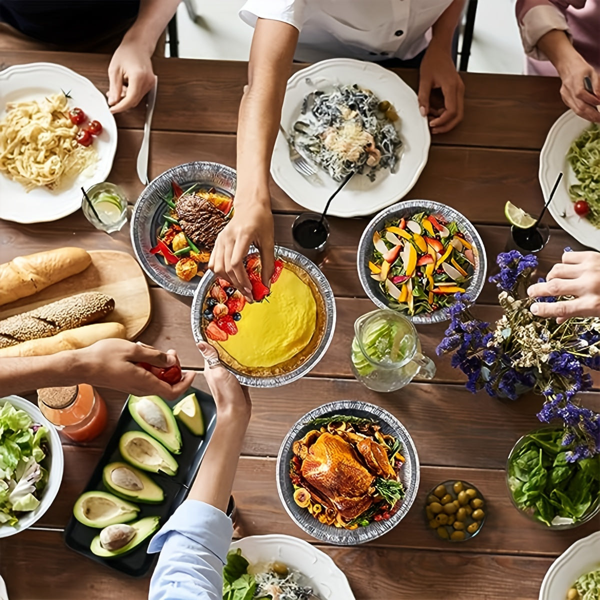 Get yourself a pack of 20 round aluminum foil pans with lids, measuring 22.86cm each. Perfect for taking pies, cheesecakes, cinnamon rolls, flan, and dish cakes on-the-go or for serving at home, in restaurants, or during holiday celebrations, picnics, or