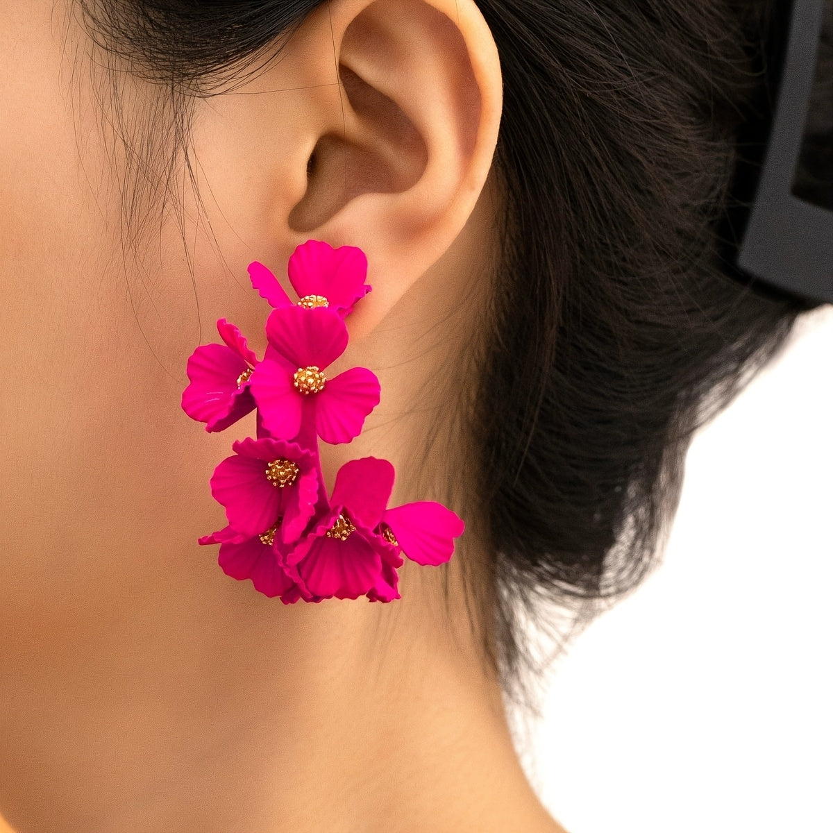 Elegant flower-shaped earrings fit for special occasions such as birthdays, dates, dances, banquets, weddings, parties, vacations, and shopping.