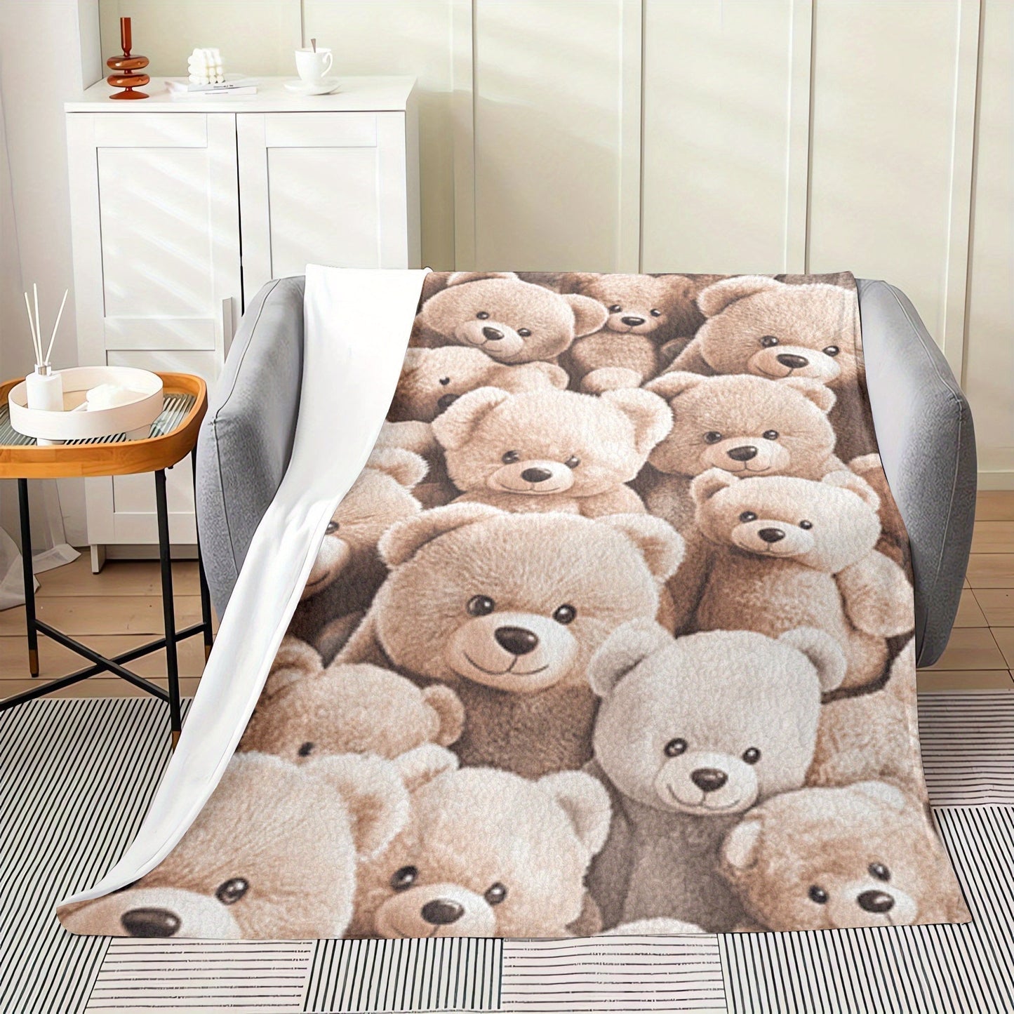 Soft and Cozy Cartoon Teddy Bear Print Flannel Throw Blanket - Perfect for All Seasons, Quilted Polyester Bedding with a Contemporary Design, Versatile and Hypoallergenic, Great Christmas Gift for Loved Ones