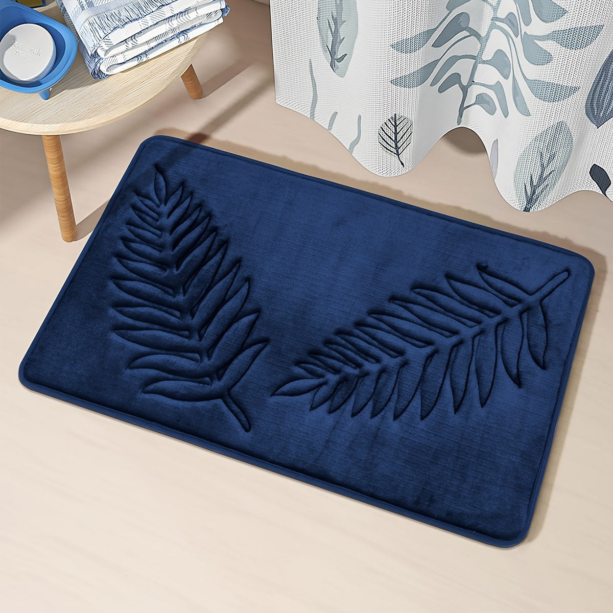 Set of bath rugs with a geometric leaf pattern, made of stain-resistant machine-made non-woven polyester with anti-slip backing. Each rug is 1.2cm thick and weighs 600g/㎡, making them ideal for use in the bathroom, living room, kitchen, or entrance.