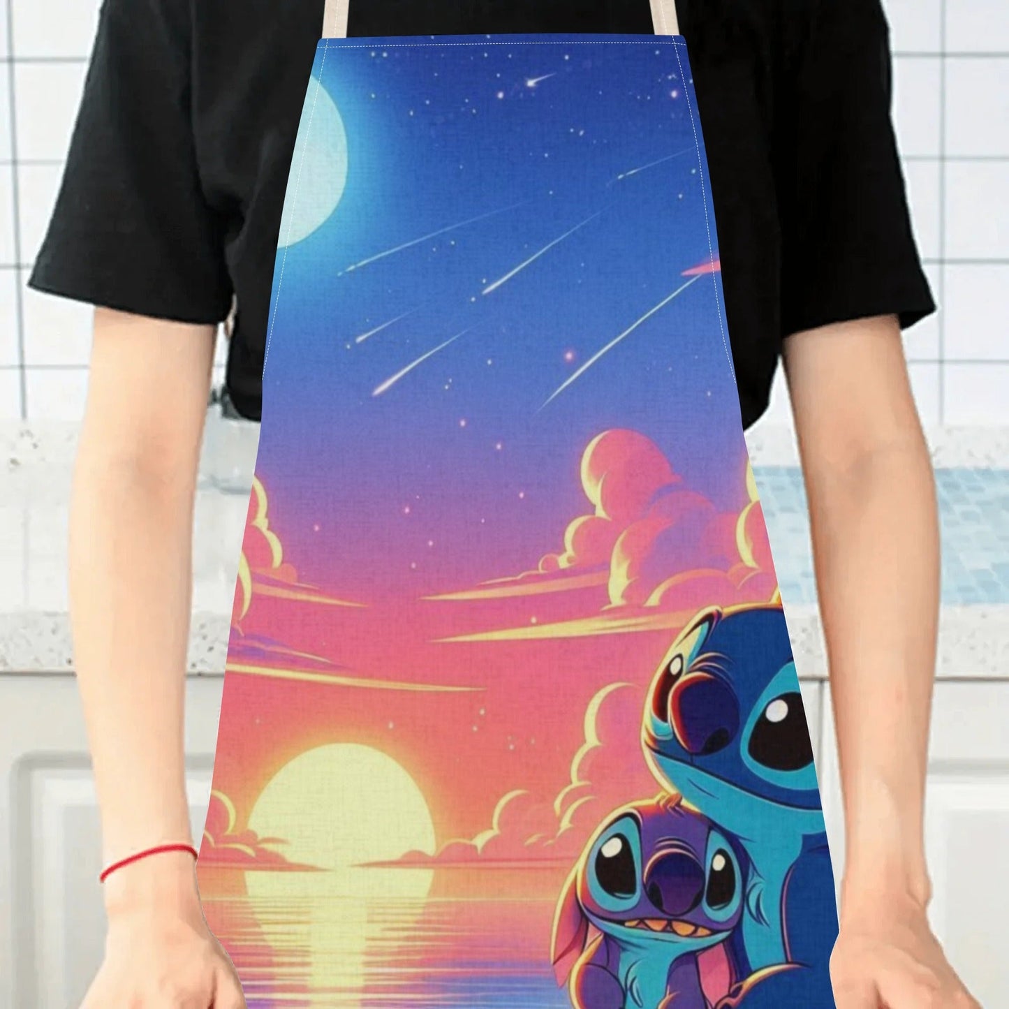 Disney has partnered with a stylish waterproof apron adorned with adorable cartoon designs of Mickey, Minnie, Winnie The Pooh, Stitch, and more. This apron is not only beautiful and fashionable but also boasts a simple and elegant style, making it