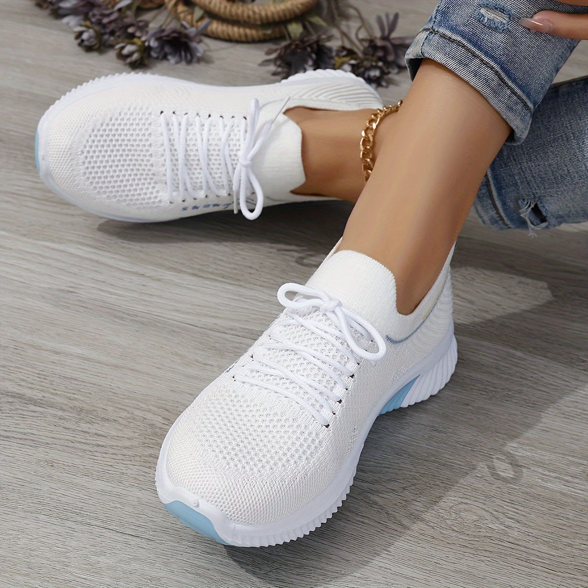 Women's lightweight knitted sneakers for running and walking, perfect for outdoor sports.