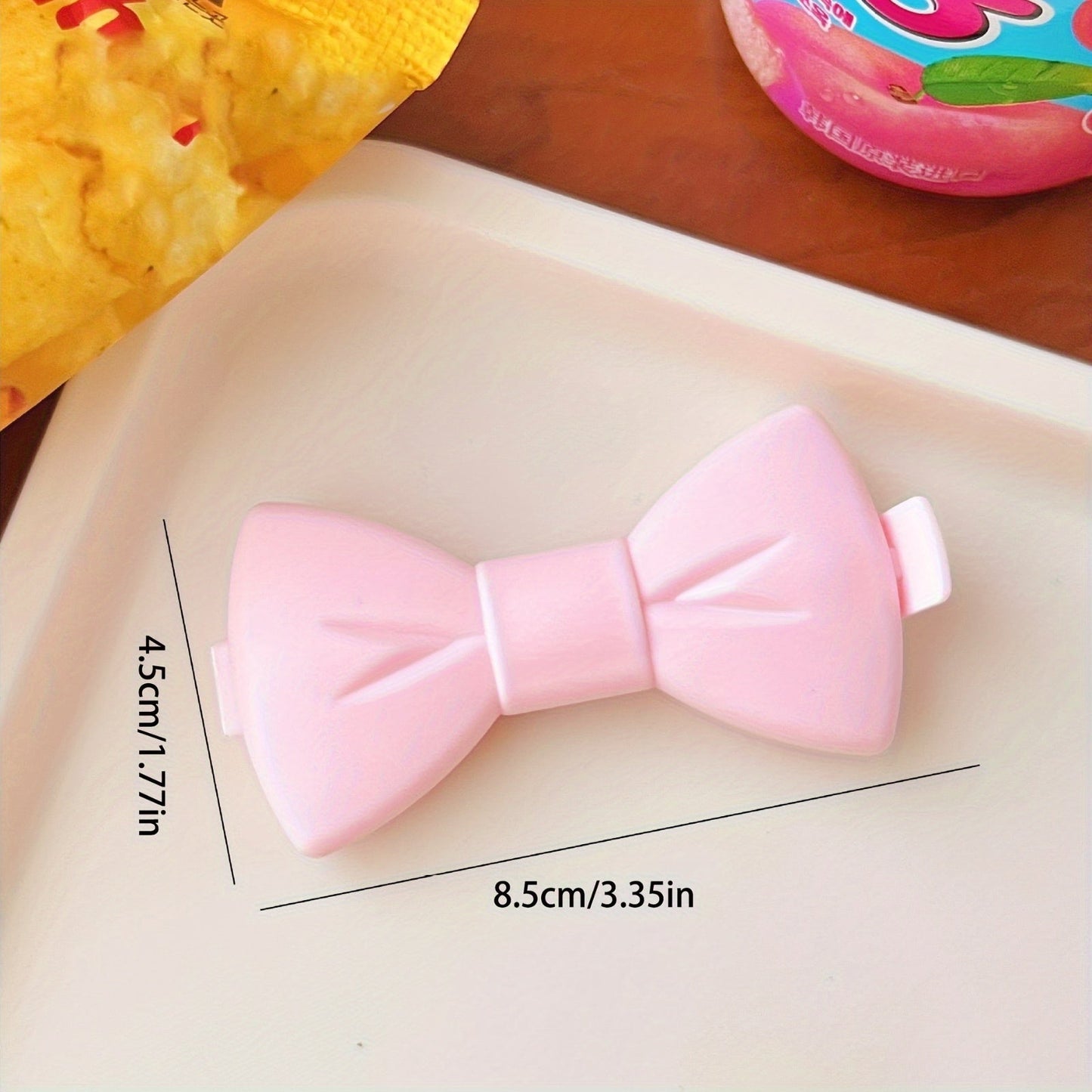 Seal in freshness with our Pink Bow Seal Clips! This 2-pack of polypropylene bag sealers is perfect for snacks and food preservation. Featuring a cute butterfly-style closure, these versatile kitchen accessories are perfect for Christmas, Halloween