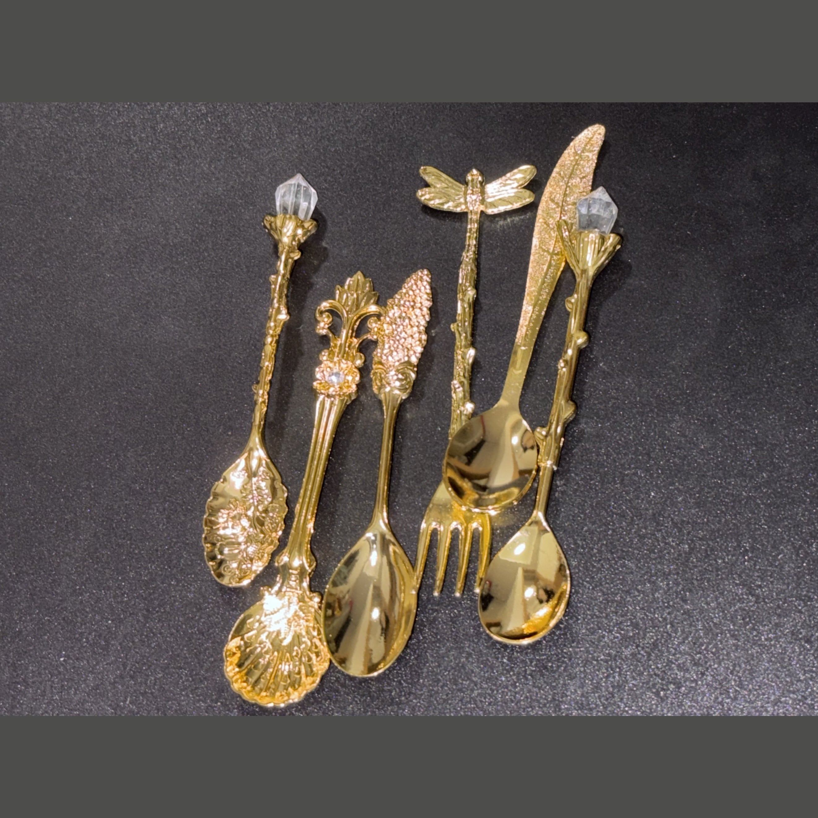 Vintage Golden Teaspoon and Fruit Fork Set: 6pcs of Exquisite Small Spoons and Forks, Perfect for Stirring Coffee and Sipping from Cups