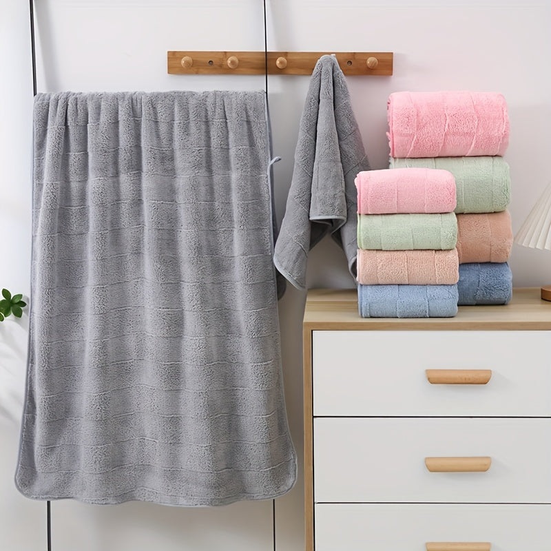 2pc Plaid Bath Towel Set made of soft & absorbent coral fleece. Large towels with 300GSM perfect for home, hotel, spa, swimming. Quick-dry, luxury bathroom accessories. Plush and elegant