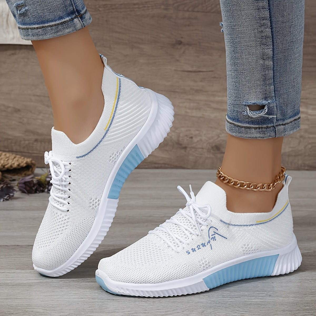 Women's lightweight knitted sneakers for running and walking, perfect for outdoor sports.