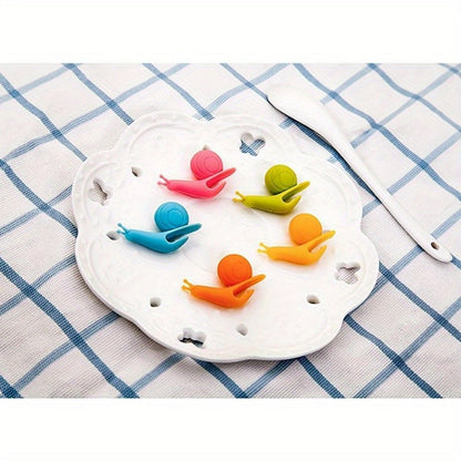 Tea Clips in the Shape of a Cute Snail, Made of Silicone, Random Color, Designed to Hang on the Side of a Mug to Hold Tea Bags