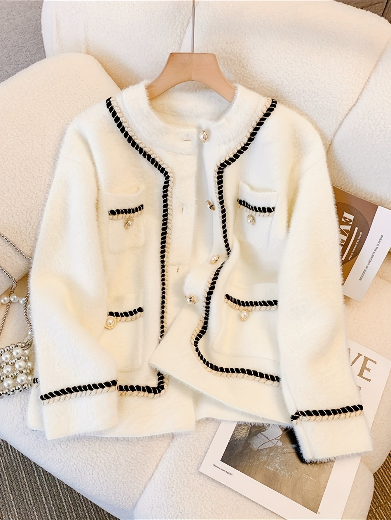 New European and American autumn/winter elegant small fragrance color-matching button-opening knitted sweater jacket.