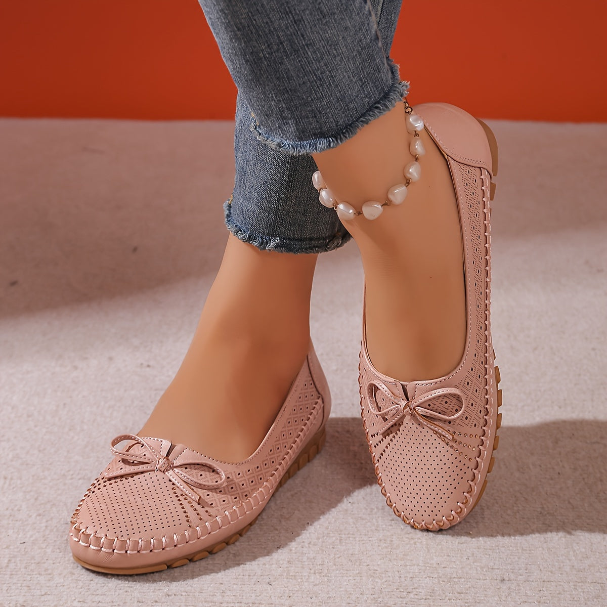 Women's flat shoes with bowknot design, comfortable slip-on style, faux leather upper, velvet lining, and TPR sole for all-season wear.