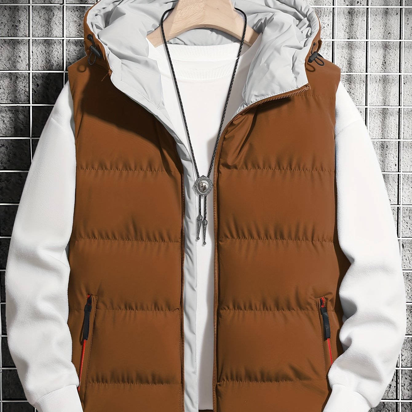 Men's casual hooded puffer vest with pockets, perfect for autumn/winter outdoor wear.