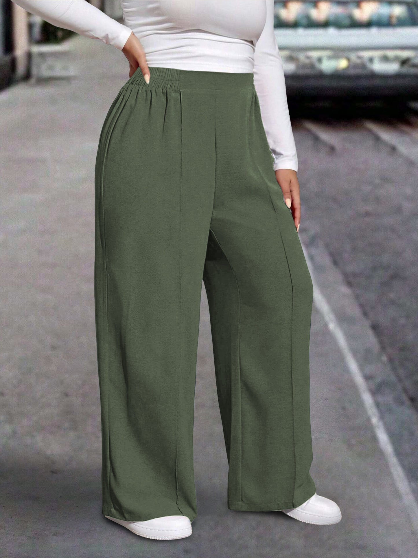 New stylish large women's pants, extended and loose fit, comfortable and light, in a sleek solid color.